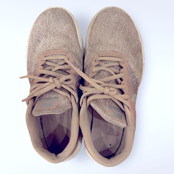 ROSE Nike Runners. Size 7.5. - Picture 6 of 6